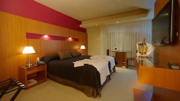 Superior Double Room | 1 bedroom, memory-foam beds, minibar, in-room safe