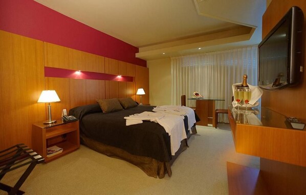 1 bedroom, memory foam beds, minibar, in-room safe