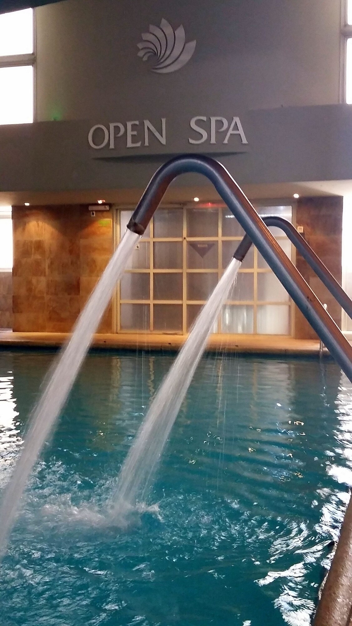 Una piscina cubierta