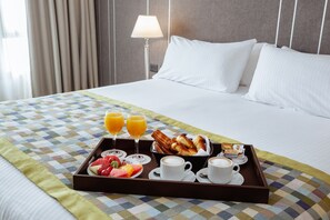 Memory-foam beds, minibar, in-room safe, desk - Hotel Spa Republica (Mar del Plata)