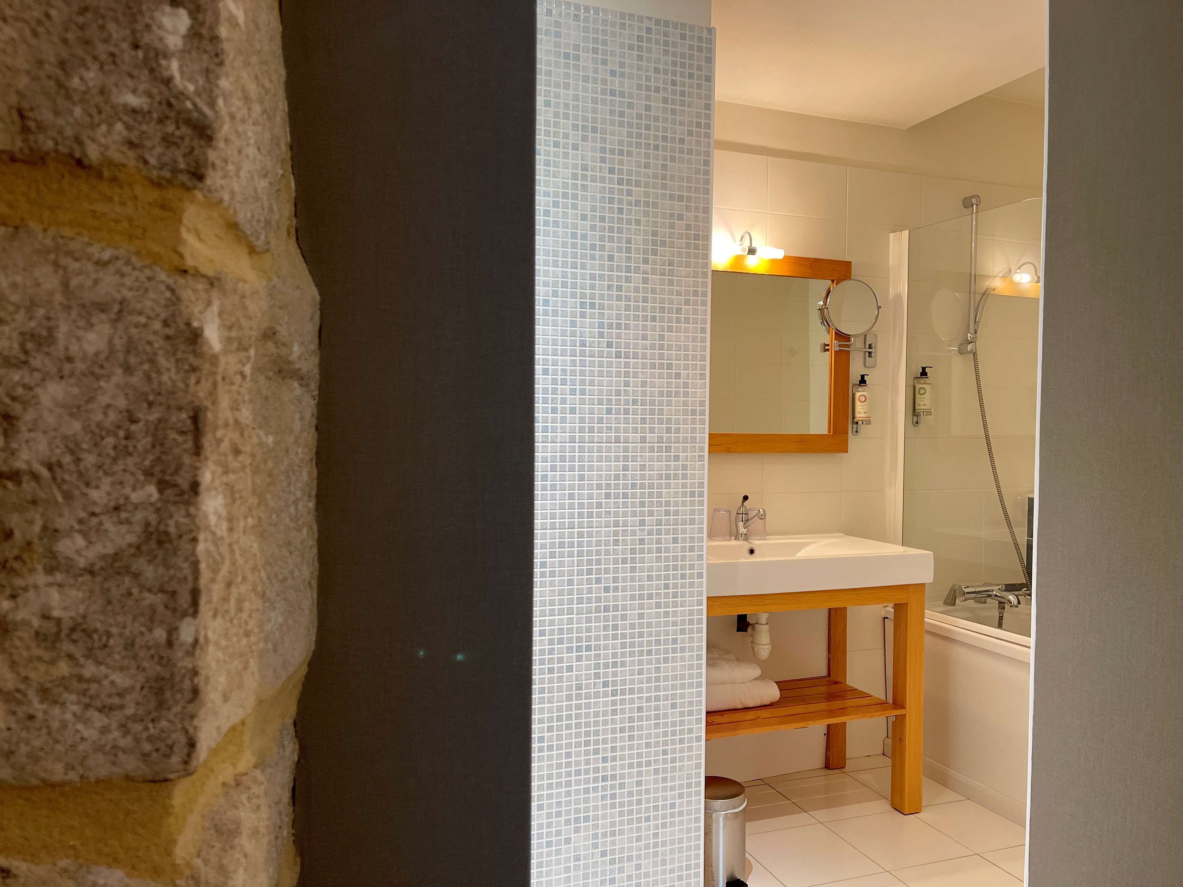 deluxe room, 2 single beds, non smoking | bathroom | shower, eco-friendly toiletries, hair dryer, towels