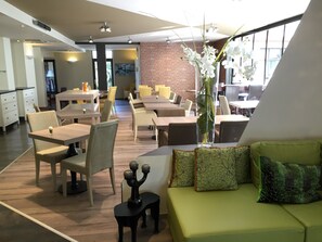 Daily continental breakfast (EUR 15 per person)