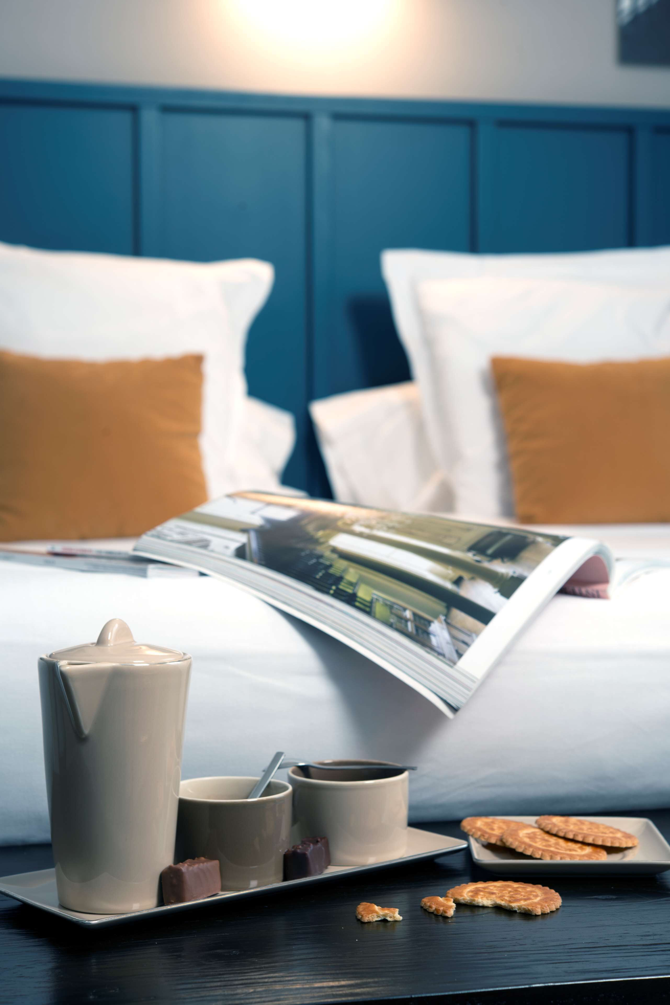 comfort room, 2 single beds, non smoking | in-room safe, individually furnished, desk, laptop workspace