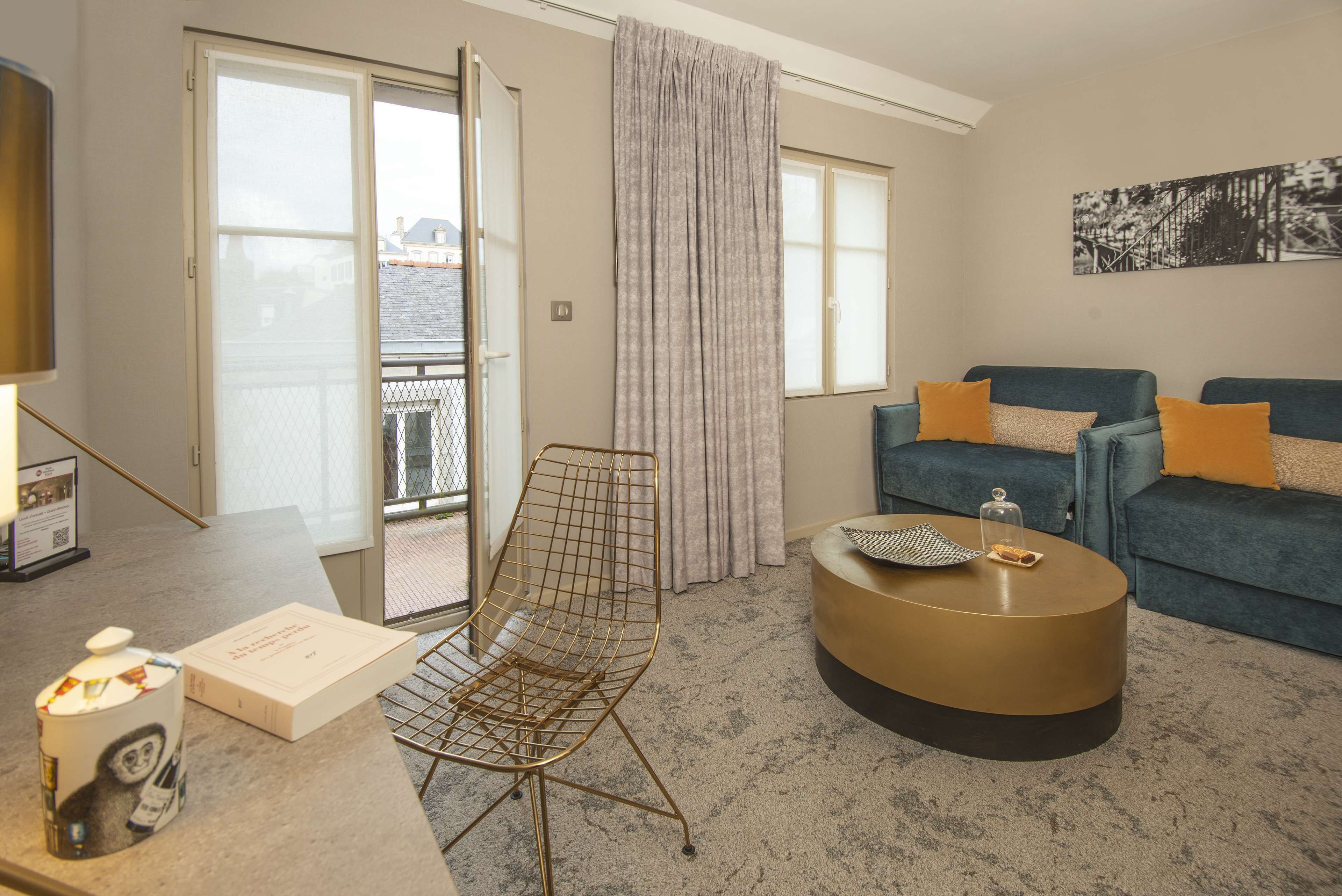 suite, 1 king bed, non smoking | room amenity