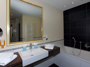 Premium Suite, 1 King Bed (Cozy Sitting Corner) | Bathroom