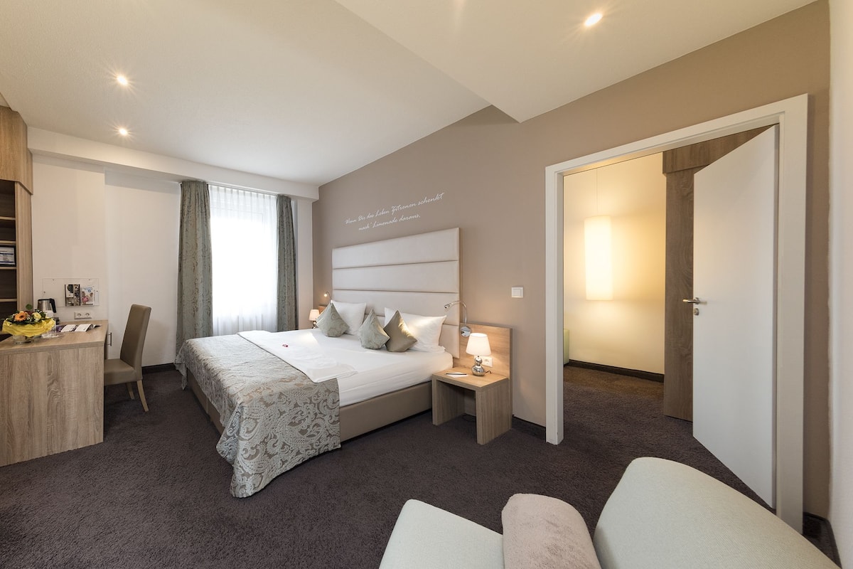 premium suite, 1 double bed (cozy sitting corner) | 1 bedroom, hypo-allergenic bedding, in-room safe, desk