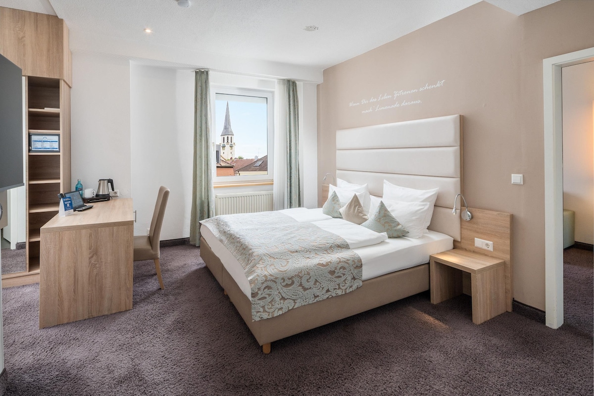Juniorsuite, 1 Doppelbett (Cozy Sitting Corner) | 1 phòng ngủ, bộ đồ giường kháng dị ứng, két bảo mật tại phòng, bàn 