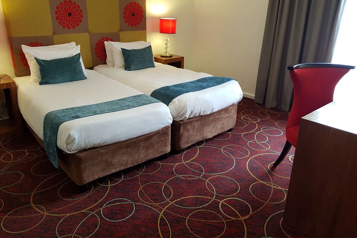 Standard Twin Room | Down comforters, in-room safe, iron/ironing board