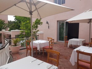 Breakfast, lunch and dinner served