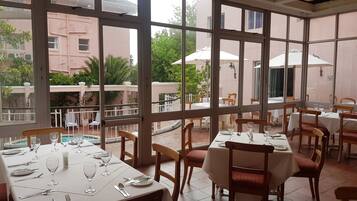 Breakfast, lunch and dinner served