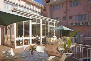 Breakfast, lunch and dinner served - Lady Hamilton Hotel (Cape Town)