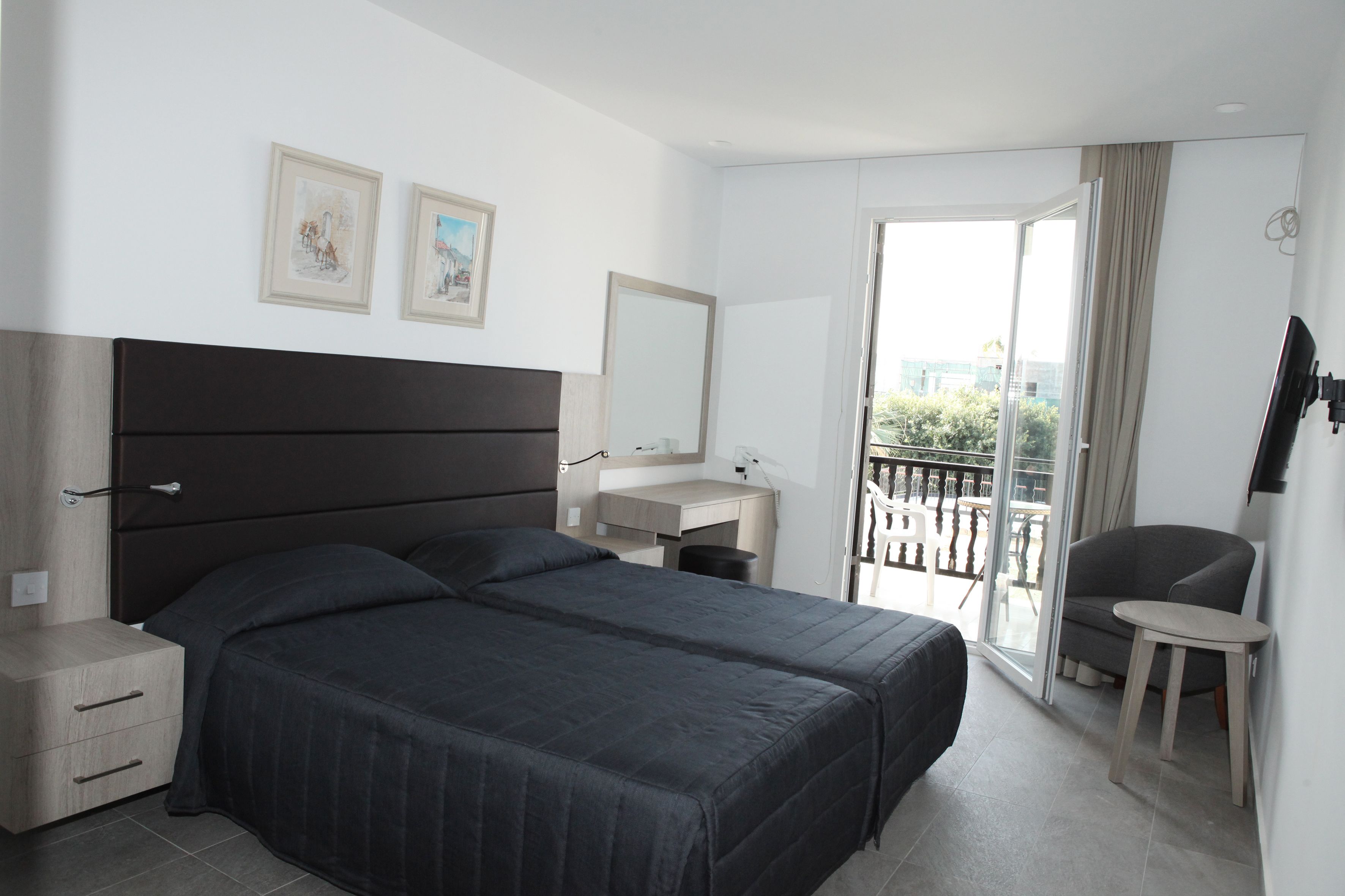 in-room safe, free cots/infant beds, wifi, bed sheets