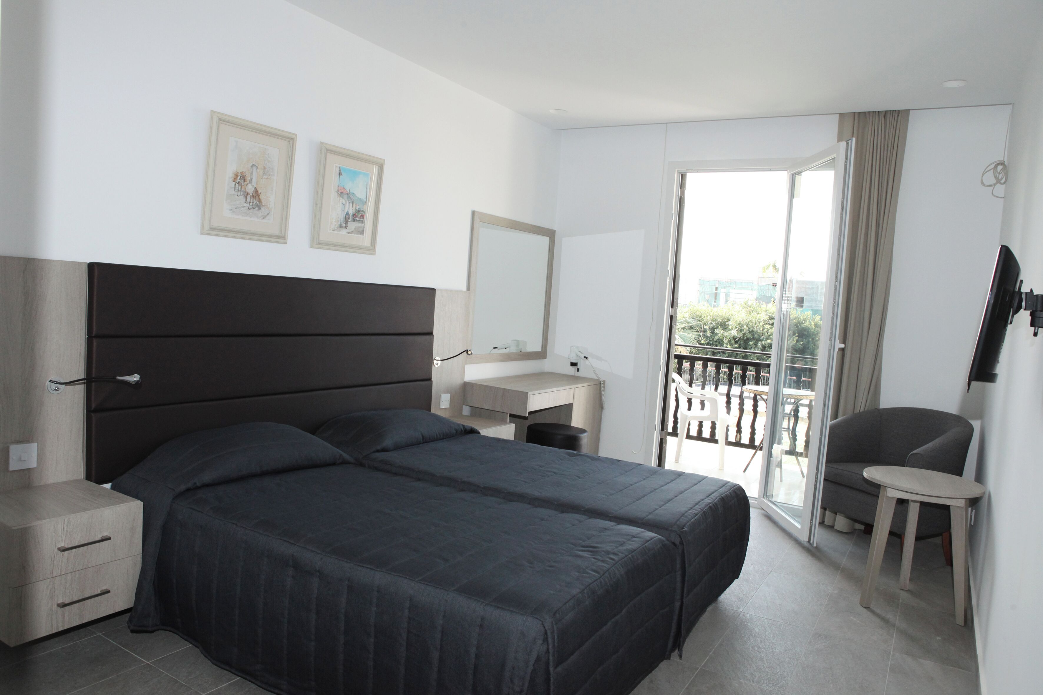 In-room safe, free cribs/infant beds, WiFi, bed sheets