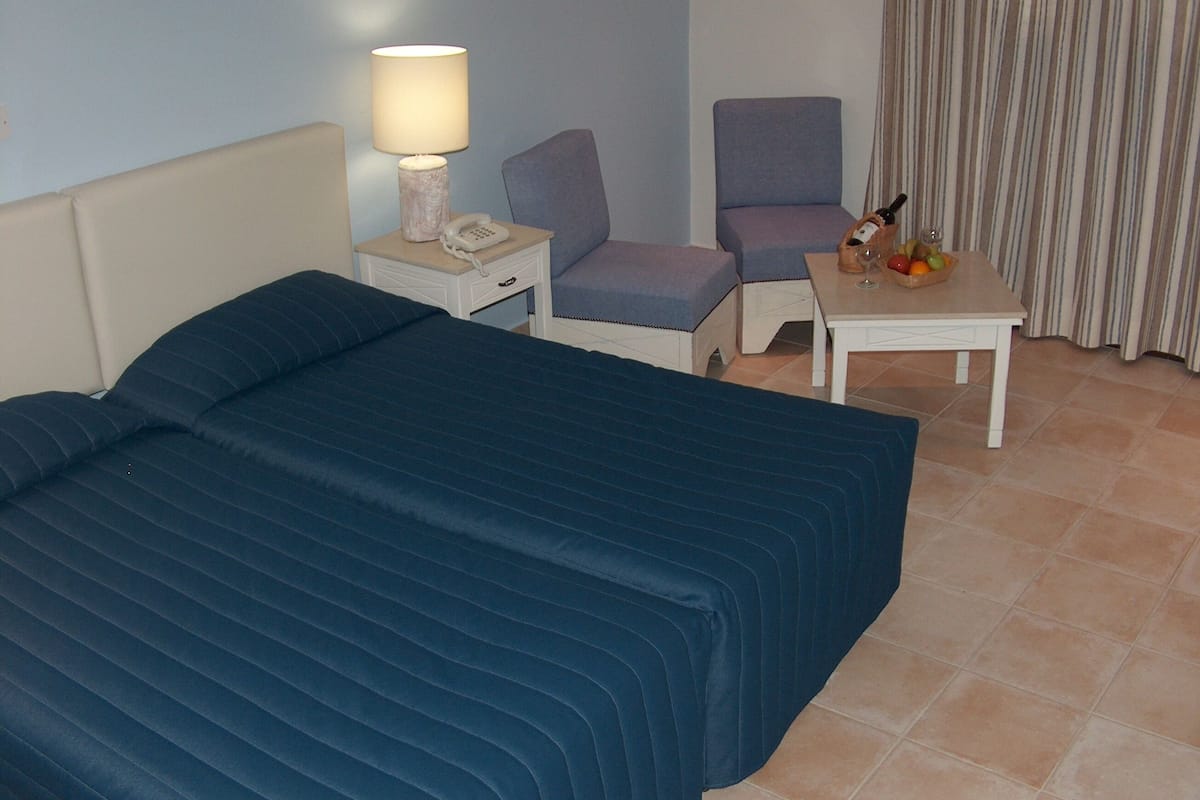 standard single, annex building | in-room safe, free cots/infant beds, wifi, bed sheets