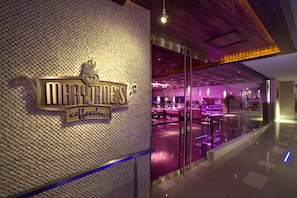 2 ravintolaa, joissa tarjoillaan aamiainen