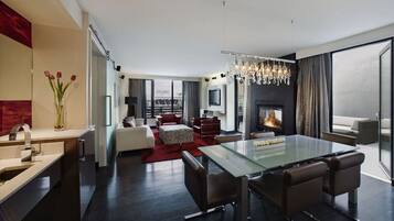 Premium bedding, down duvets, pillow-top beds, minibar