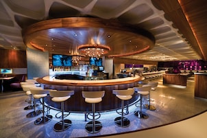2 restaurants; breakfast, lunch, dinner, and brunch served