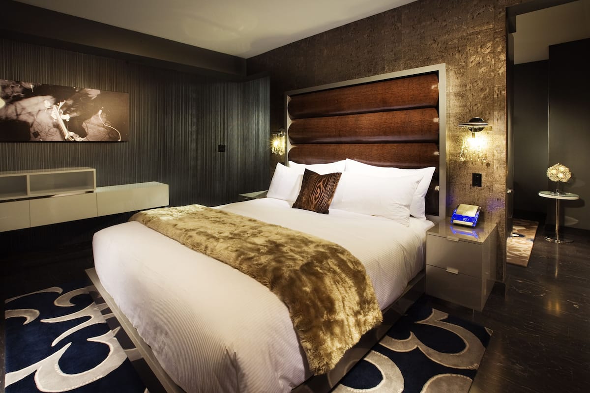 Phòng Suite | Bộ đồ giường cao cấp, chăn bông, nệm có lớp đệm bông, minibar