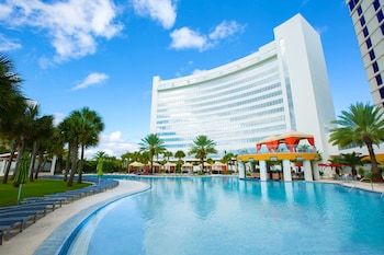 4 outdoor pools at Hard Rock Hotel & Casino Biloxi