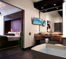 Cofres nos quartos, escrivaninha, Wi-Fi de cortesia, roupa de cama