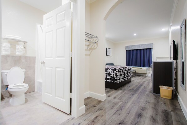 Individuell dekoriert, individuell eingerichtet, Schreibtisch