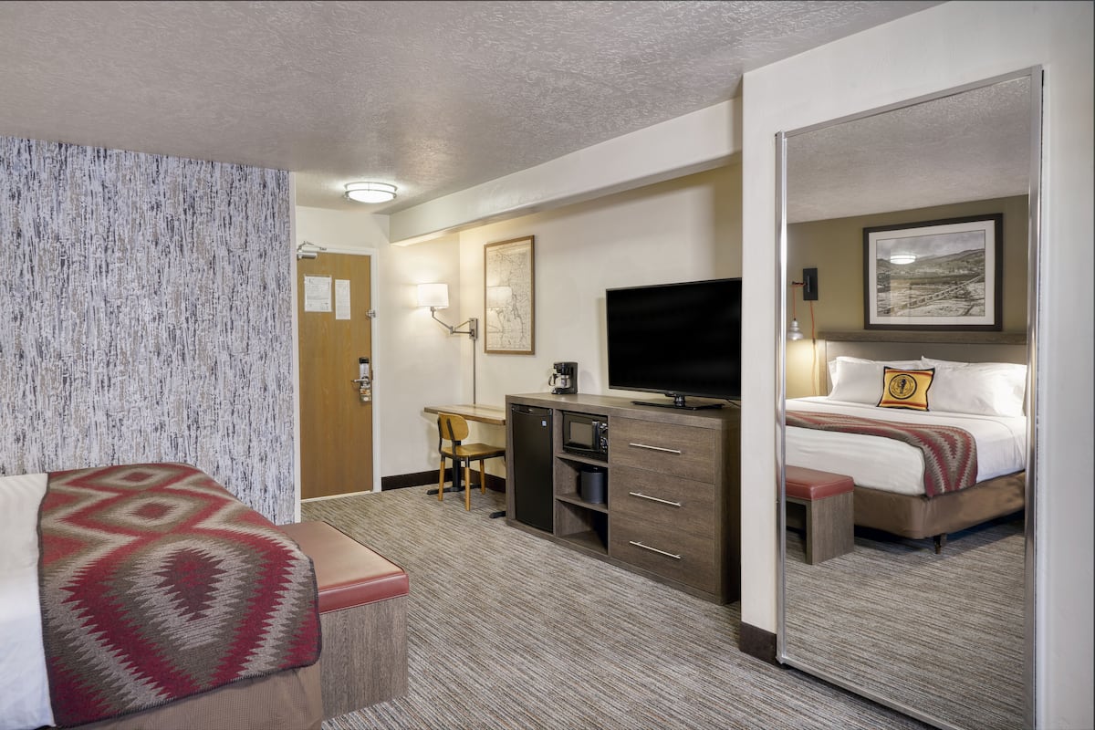 desk, iron/ironing board, free wifi, bed sheets