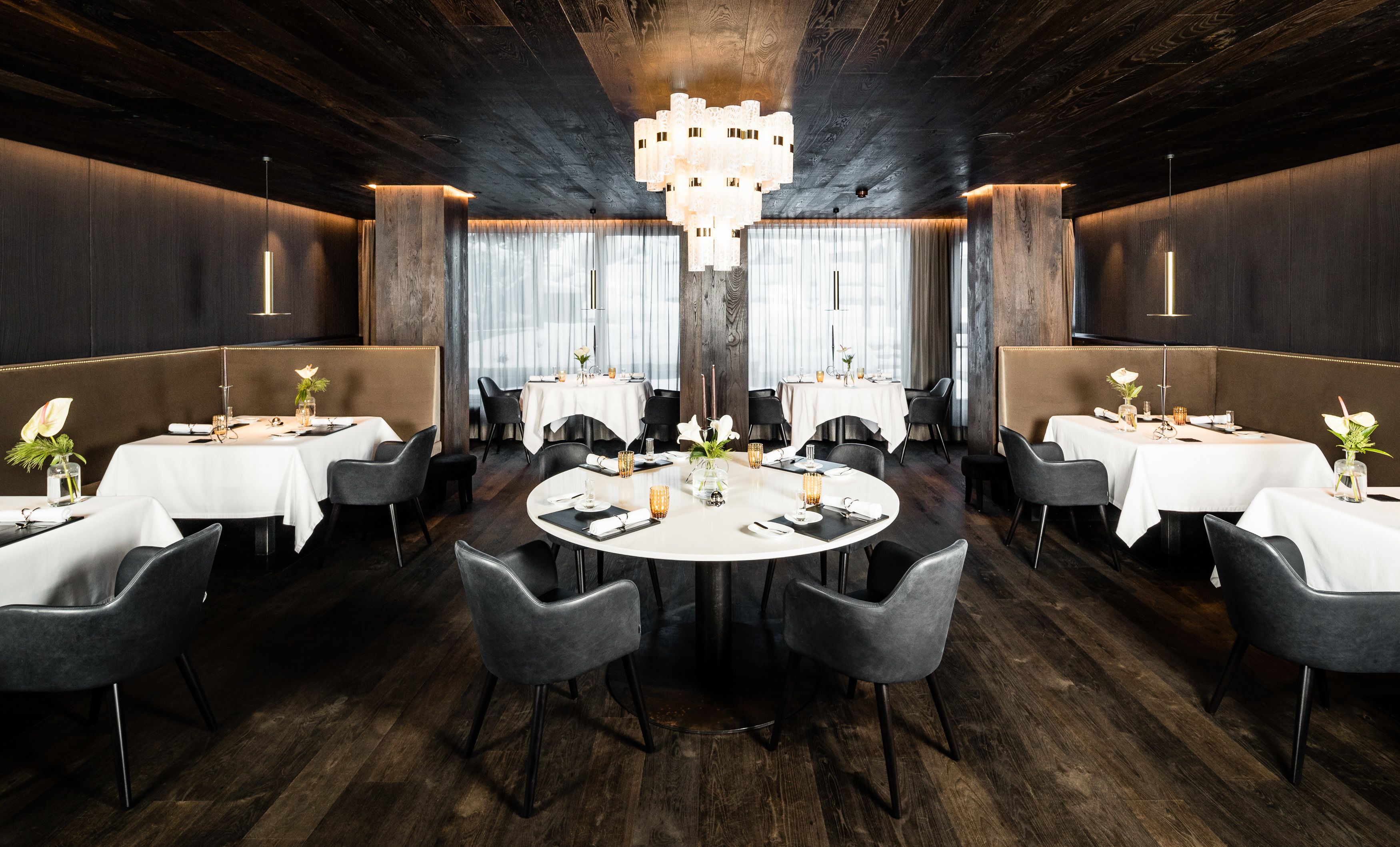 4 restaurants, breakfast, lunch, dinner served; Italian cuisine 