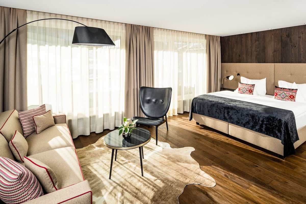 Juniorsvit (Deluxe) | SÀngtillbehör av högsta kvalitet och minibar