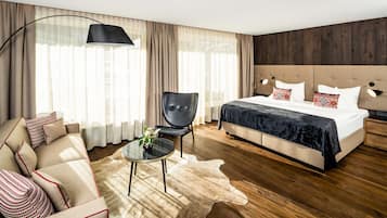 Junior Suite (Deluxe) | Premium bedding, minibar, in-room safe, individually decorated