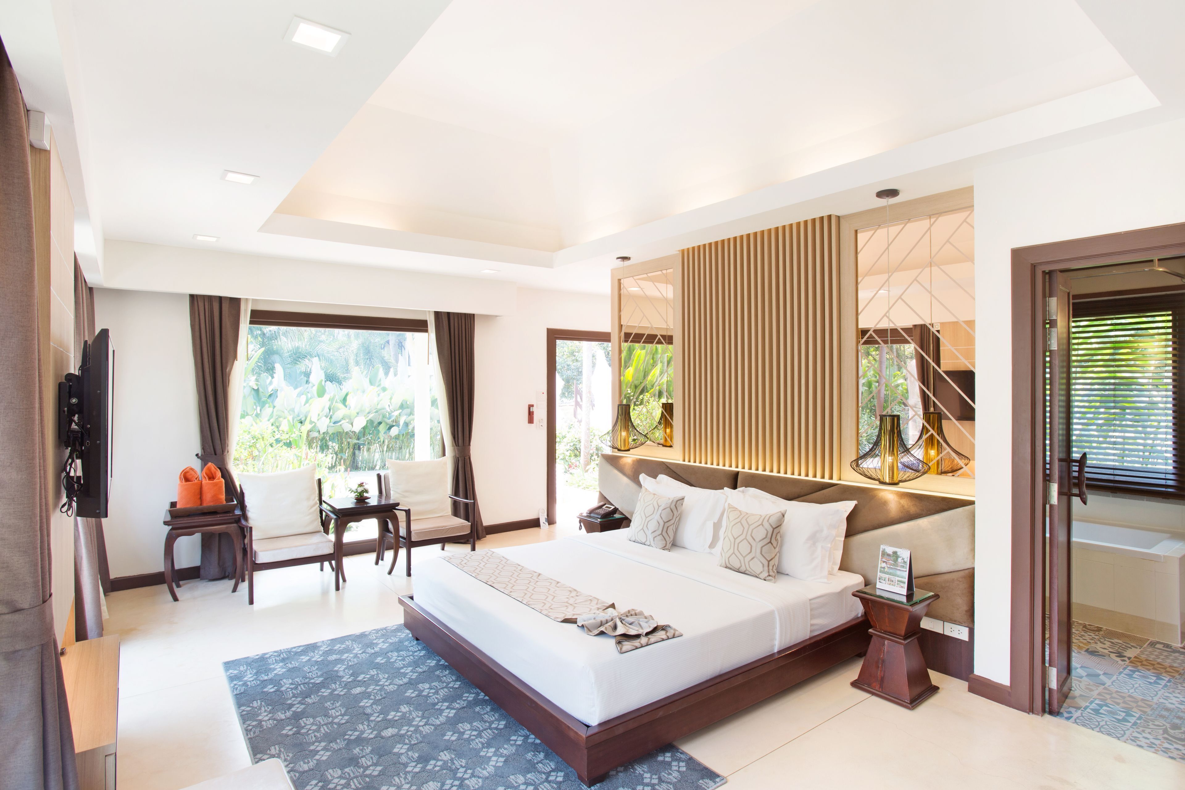 Minibar, in-room safe, soundproofing, free WiFi