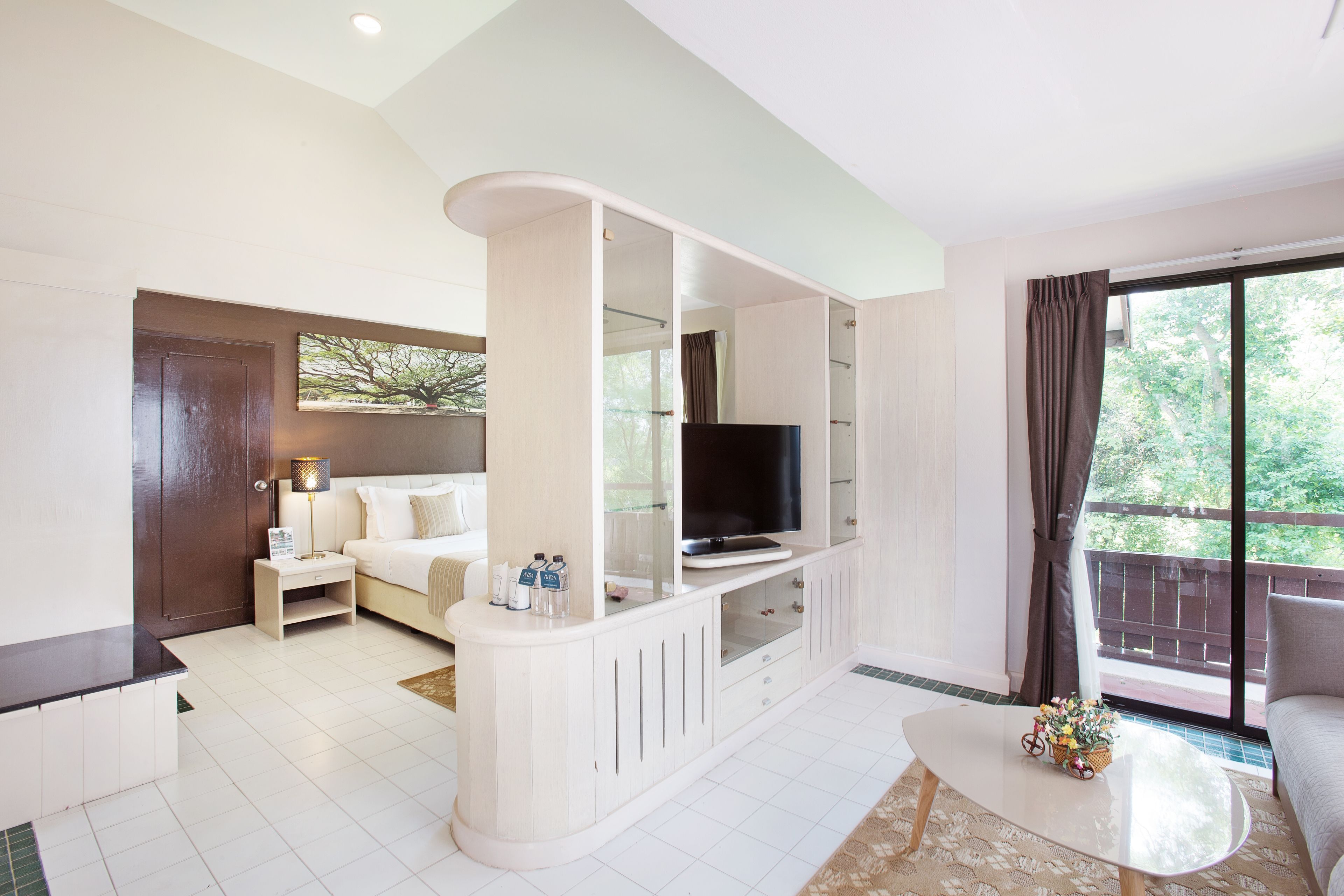 Minibar, in-room safe, soundproofing, free WiFi