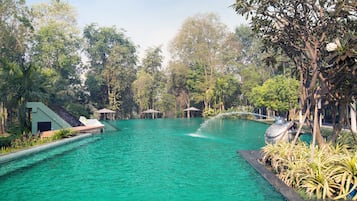 2 piscinas externas