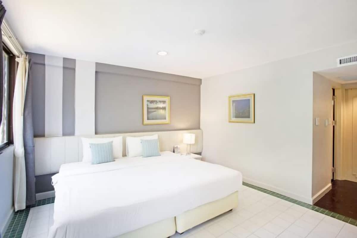 Minibar, in-room safe, soundproofing, free WiFi
