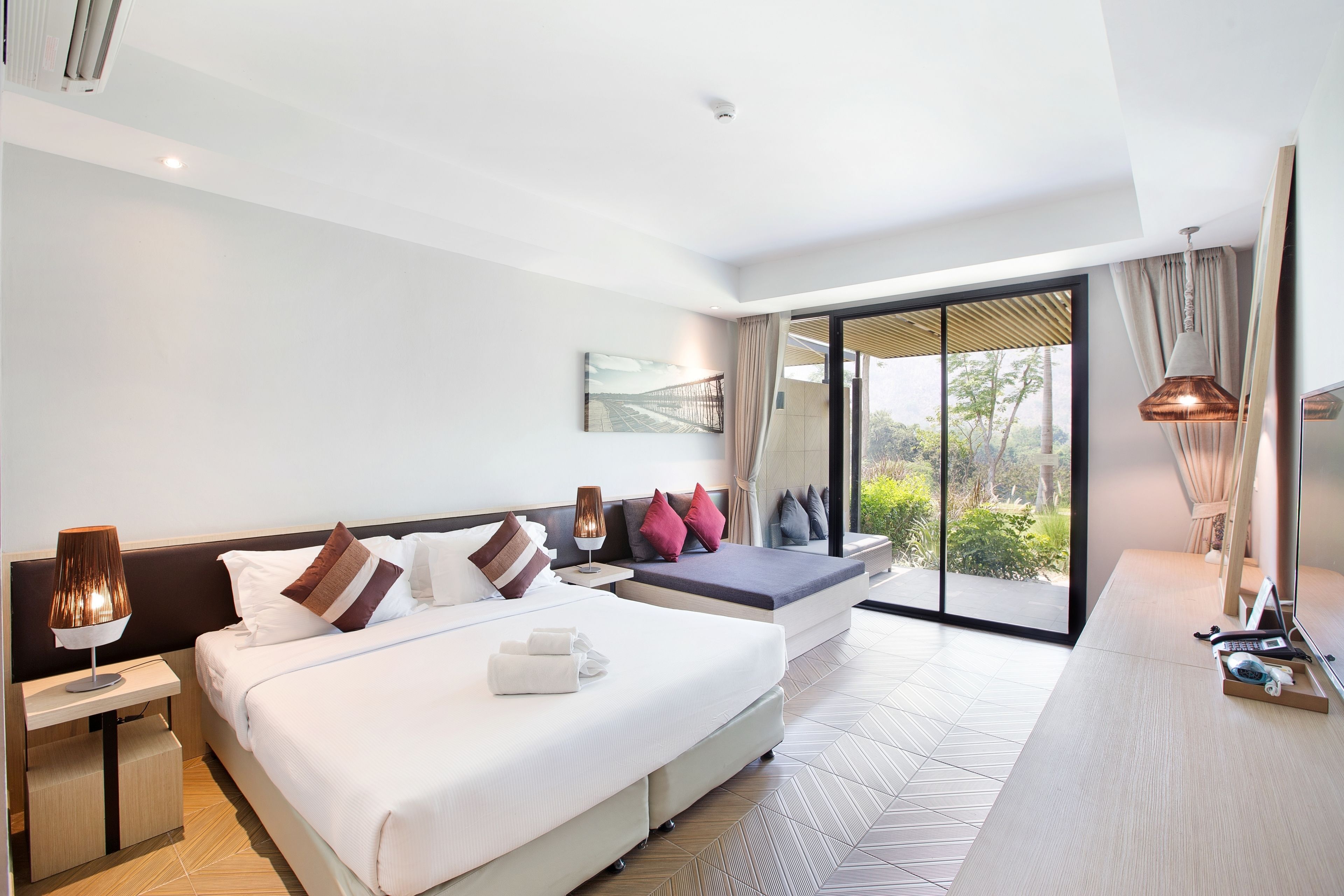 Minibar, in-room safe, soundproofing, free WiFi