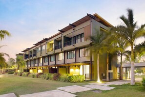 Front of property – evening/night - Mida Resort Kanchanaburi (Kanchanaburi)