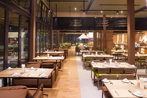 Breakfast, lunch and dinner served