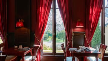 Päivittäinen mannermainen aamiainen (17 EUR per henkilö)