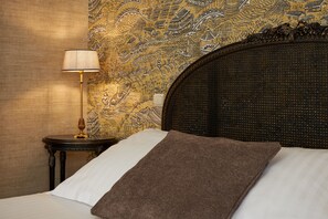 Luxury Room | Premium bedding, in-room safe, desk, blackout curtains - Le Clos De Bourgogne (Moulins)