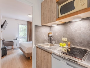 Studio | Coin cuisine privé | Réfrigérateur, micro-ondes, bouilloire électrique