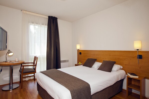 Masa, güneşlik/perde, ses yalıtımı, ücretsiz beşik/çocuk yatağı