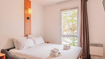Apartment, 1 Bedroom | Desk, blackout curtains, soundproofing, free cots/infant beds