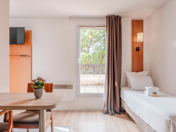 Grand studio | Bureau, rideaux occultants, chambres insonorisées, lits bébé (gratuits)