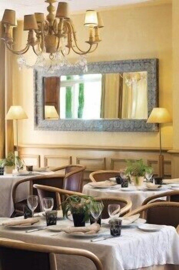 Lunch and dinner served, Regional cuisine