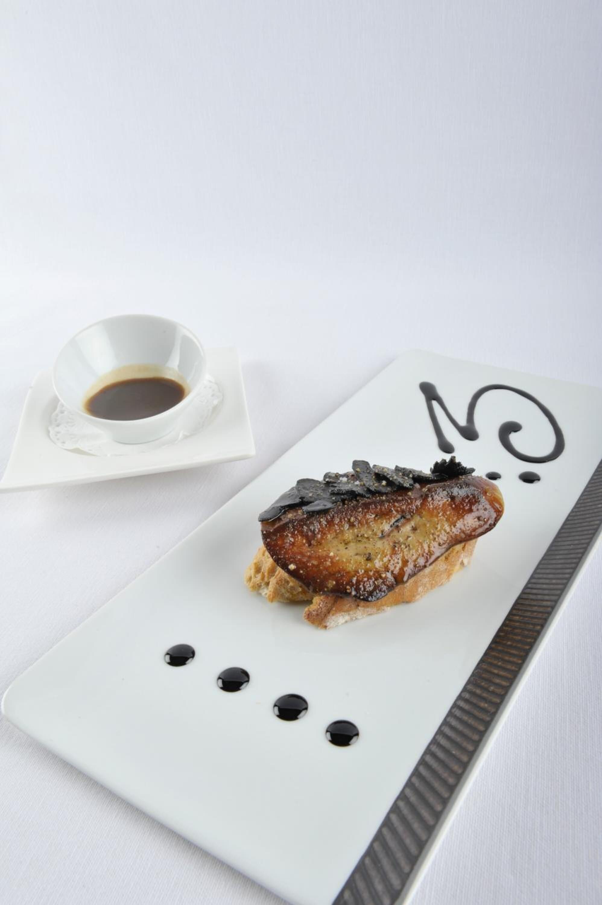 lunch and dinner served, regional cuisine