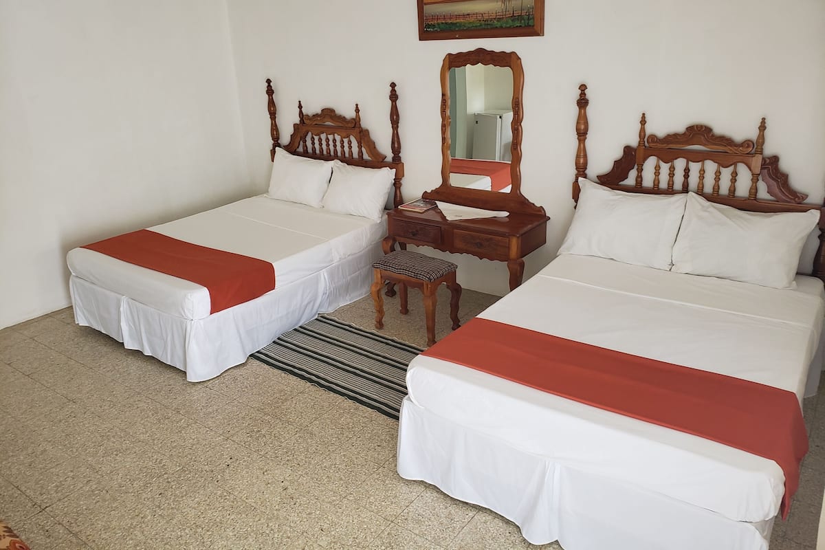 Chambre Supérieure | Matelas Select Comfort, coffres-forts dans les chambres