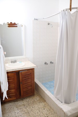 Standard Room | Bathroom | Shower, free toiletries, towels - Getaway Negril (Negril)