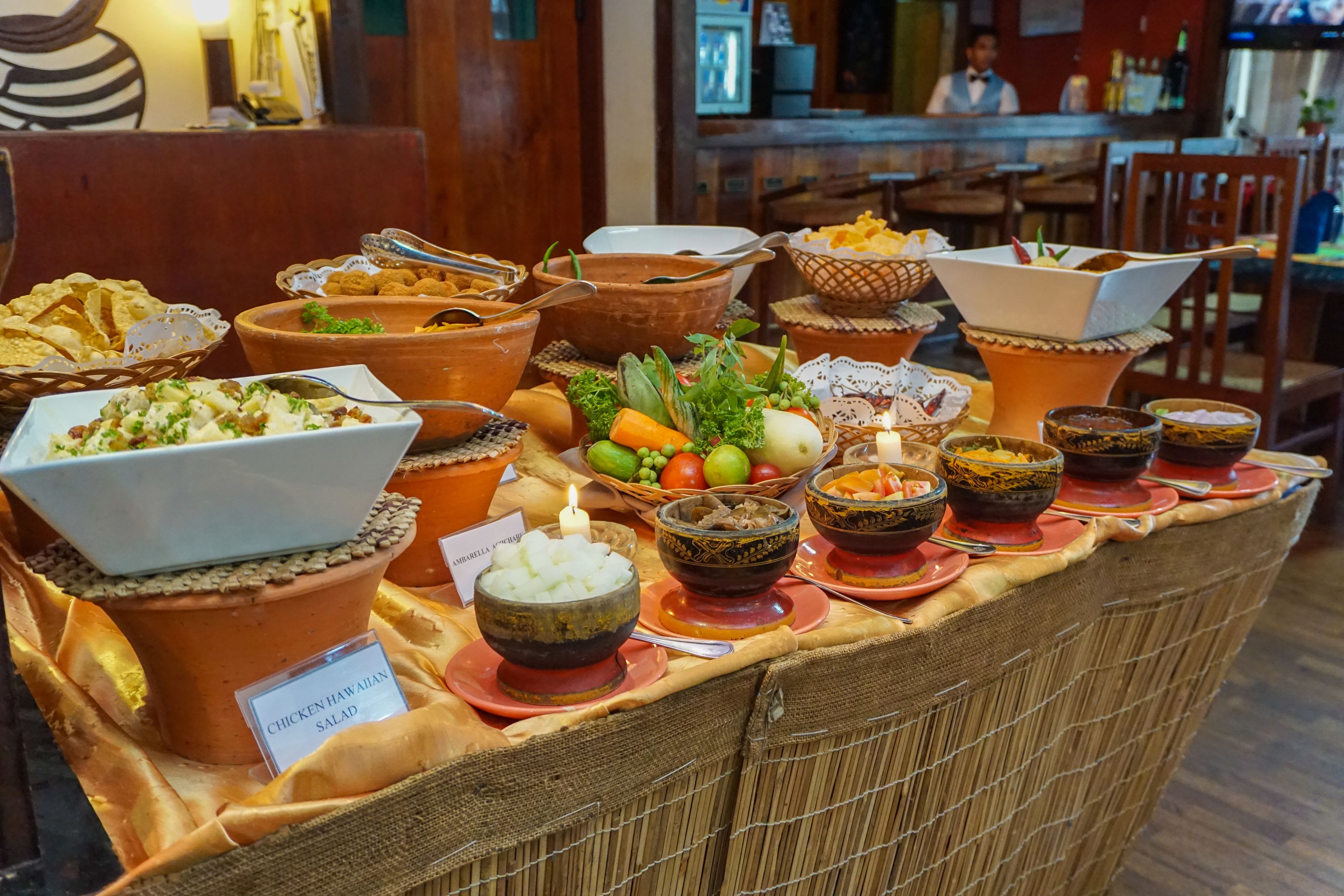 3 restaurants, breakfast, lunch, dinner served; local cuisine 