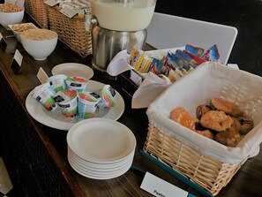 Daily cooked-to-order breakfast (GBP 9.50 per person) - Best Western The Grand Hotel Hartlepool (Hartlepool)