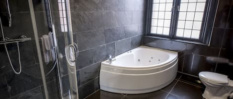 Suite, 1 Queen Bed, Non Smoking, Jetted Tub | Bathroom | Deep soaking tub, rainfall showerhead, free toiletries, hair dryer
