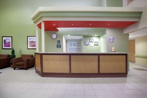 Lobby - Super 8 by Wyndham Midland (Midland)
